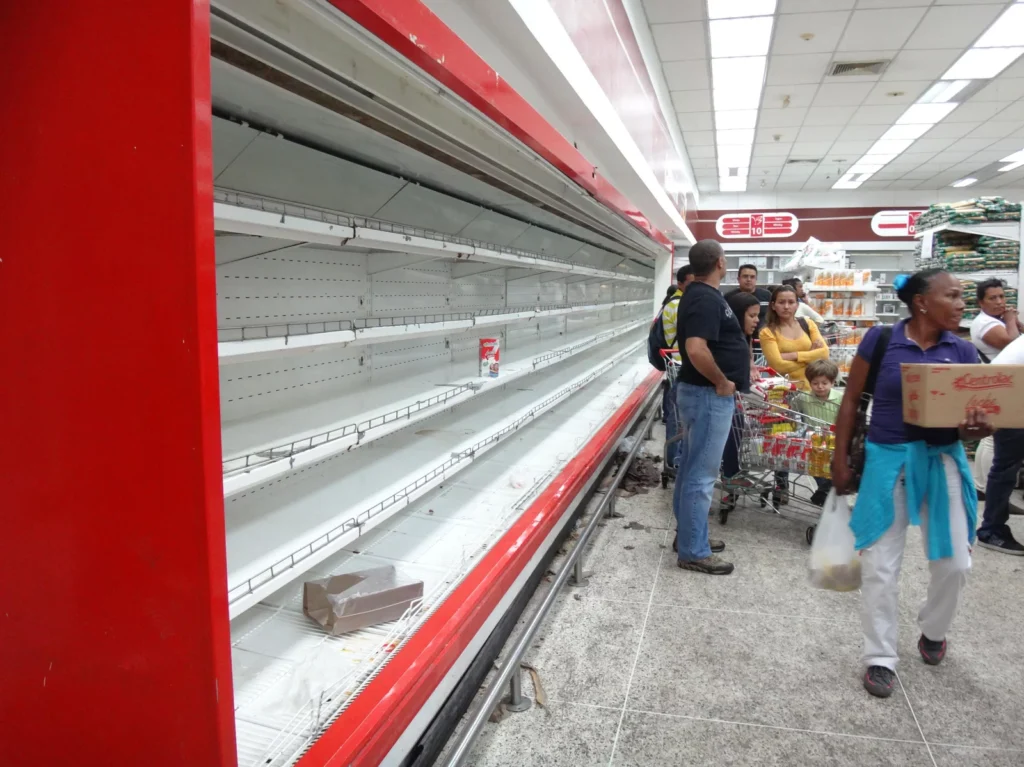 empty shelves, Caracus